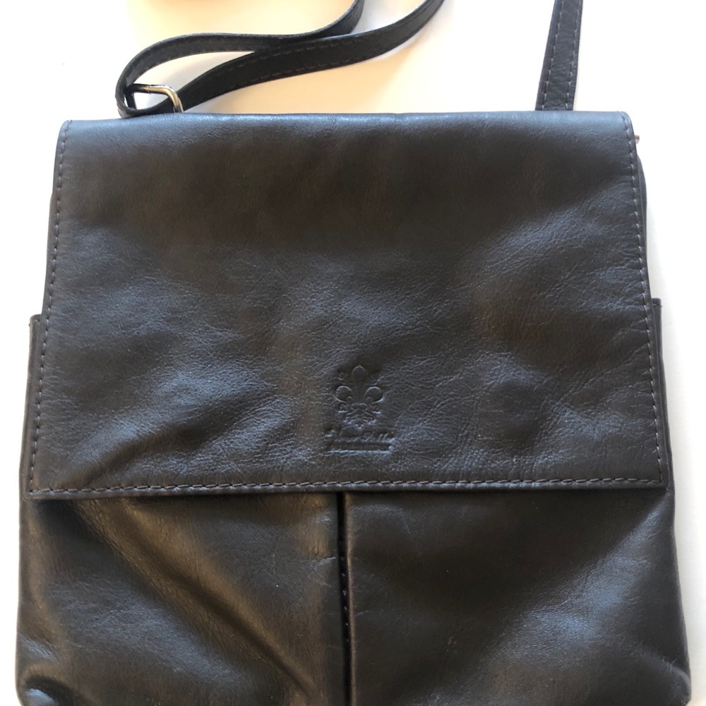 VERA PELLE Italian glove leather black bag.
